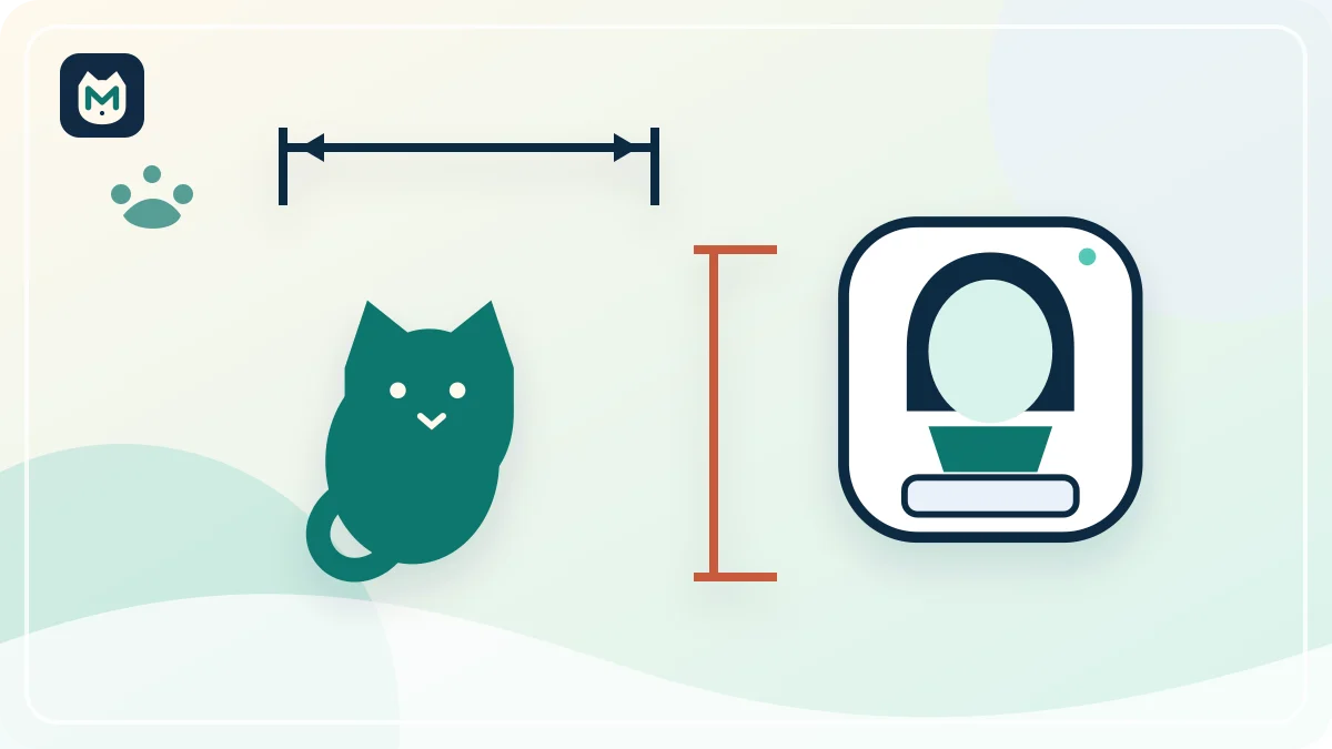 Chat senior devant une litière automatique générique dont l'entrée est mesurée